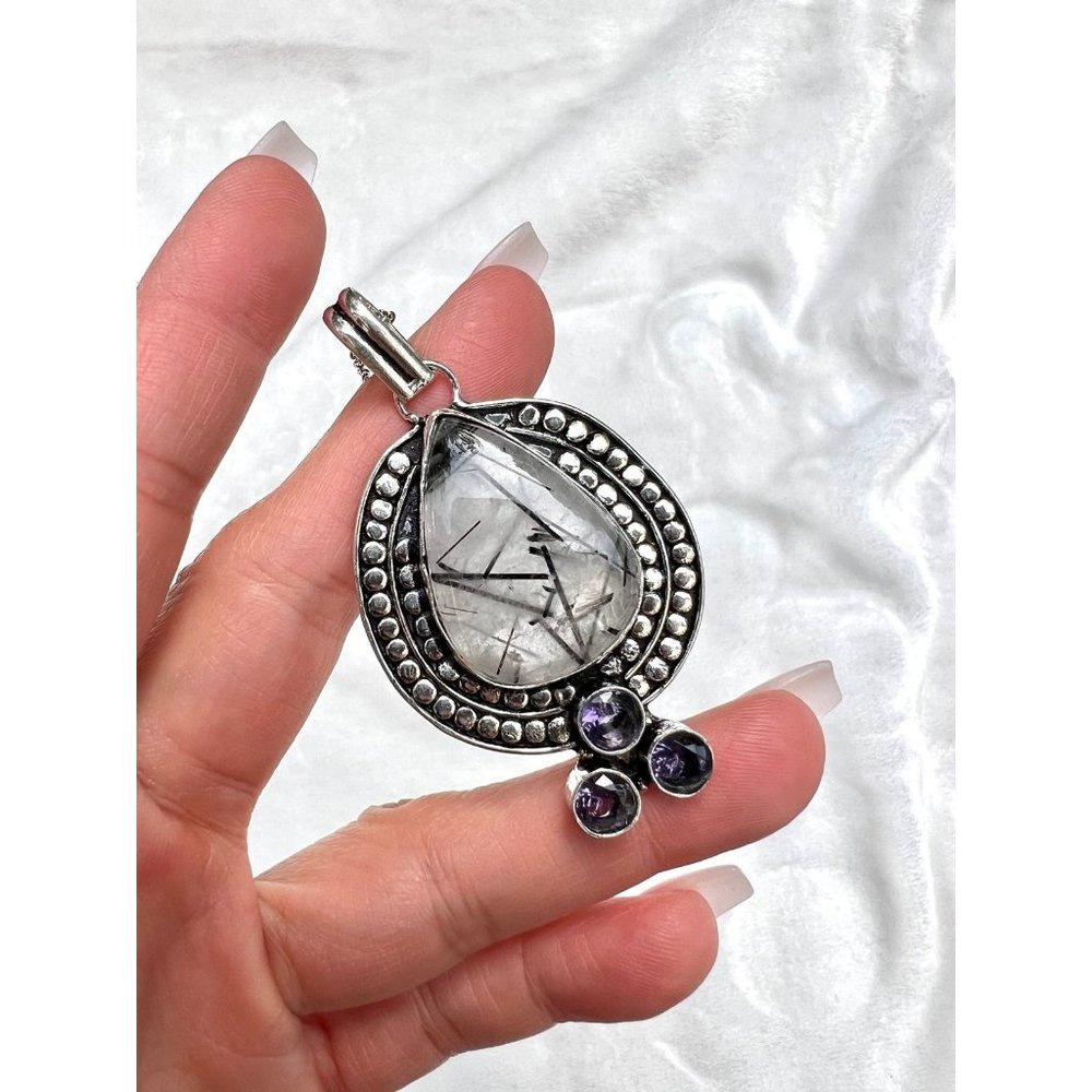 Elegant Silver and Purple Pendant Necklace